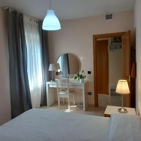 Klein Gredos: Modern 3 Bedroom Unit With Fireplace And Aircon . *