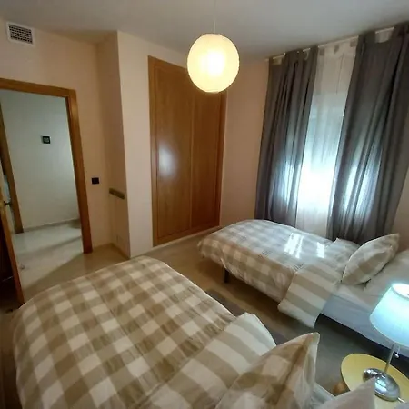 Klein Gredos: Modern 3 Bedroom Unit With Fireplace And Aircon . La Adrada