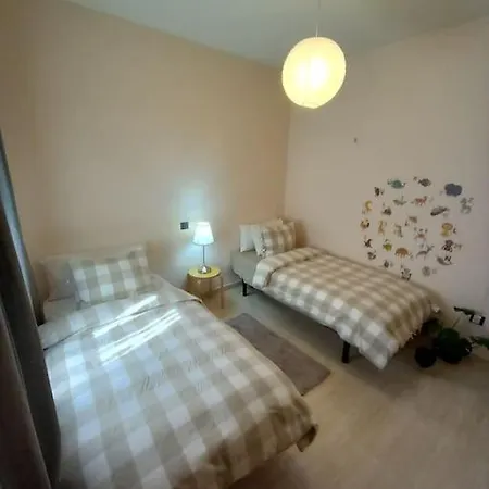 Klein Gredos: Modern 3 Bedroom Unit With Fireplace And Aircon . Apartment La Adrada