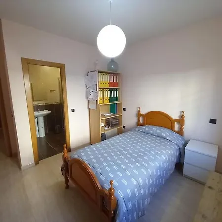 Klein Gredos: Modern 3 Bedroom Unit With Fireplace And Aircon . Apartment La Adrada