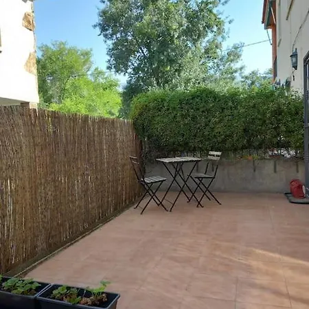 Apartment Klein Gredos: Modern 3 Bedroom Unit With Fireplace And Aircon . La Adrada
