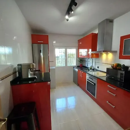 Apartment Klein Gredos: Modern 3 Bedroom Unit With Fireplace And Aircon . La Adrada
