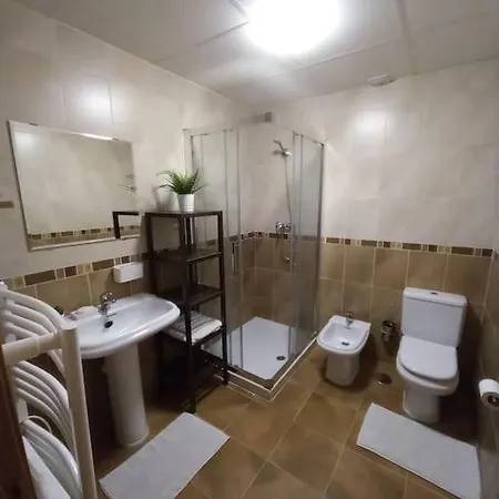 Klein Gredos: Modern 3 Bedroom Unit With Fireplace And Aircon . Apartment