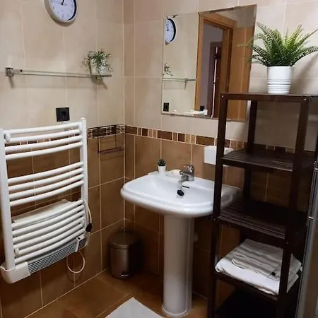 Apartment Klein Gredos: Modern 3 Bedroom Unit With Fireplace And Aircon . La Adrada
