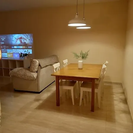 Klein Gredos: Modern 3 Bedroom Unit With Fireplace And Aircon . Apartment *